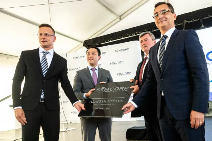 Házi őrizetbe kerültek a Debrecenben gyárat építő kínai Semcorp alapítói