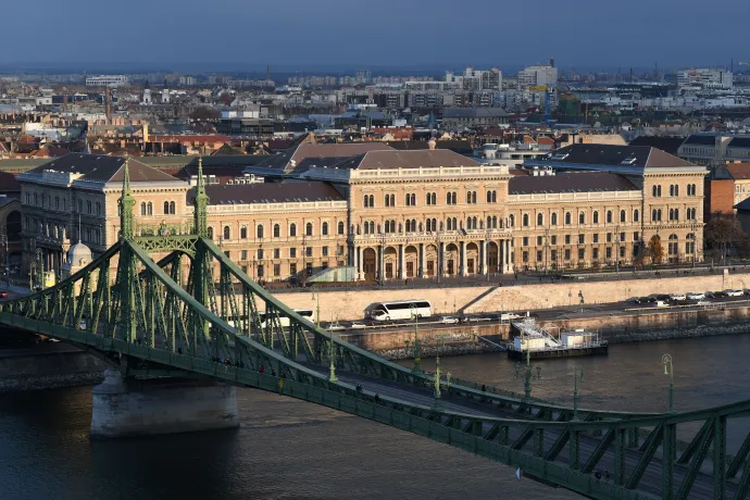 Erasmus-botrány: a Corvinus és a Soproni Egyetem is saját pénzből pótolná a kieső uniós forrásokat
