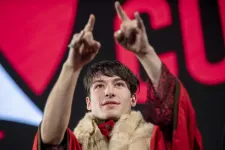 Ezra Miller bűnösnek vallotta magát, de megúszta a börtönt, próbaidőre bocsátották