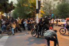 Motoros munkásőrök és síita mártírok: a forrongó Irán belülről