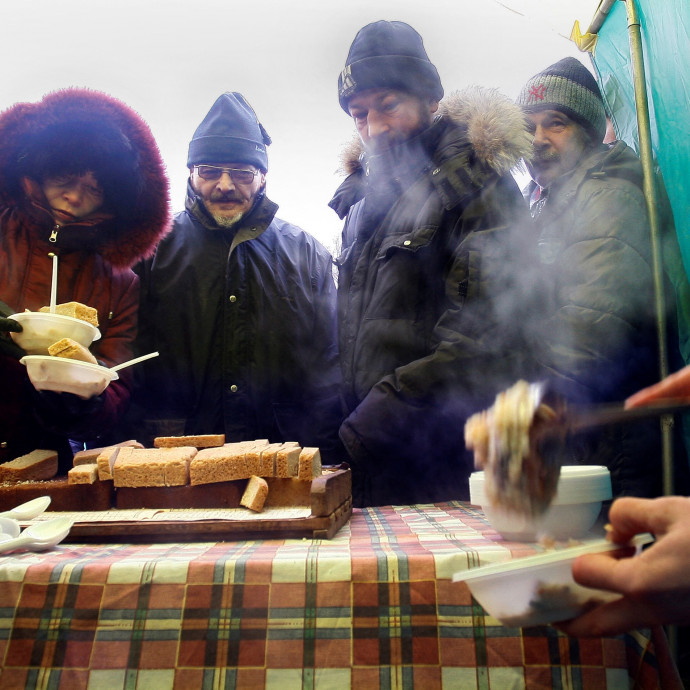 A háború gyors meneküléssel kecsegtet a hitelcsapdából és az anyagi nehézségek elől a legszegényebb oroszoknak
