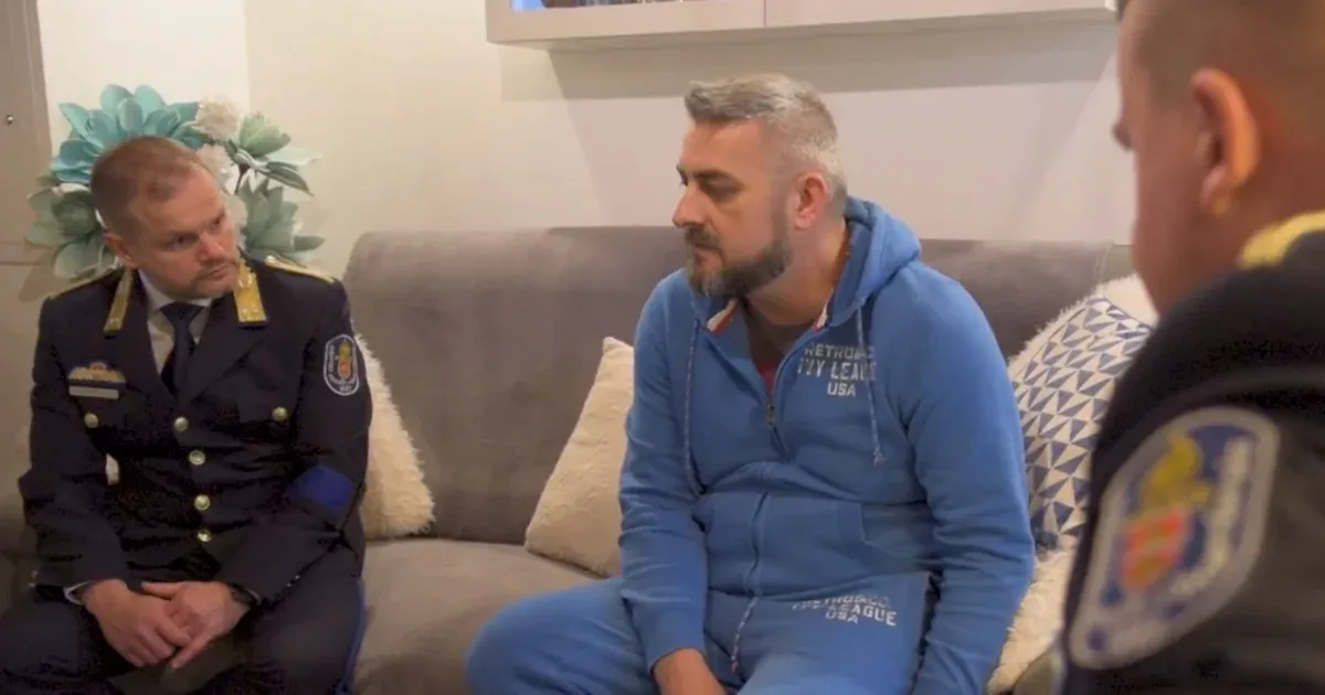 A combon szúrt rendőrt már kiengedték a kórházból