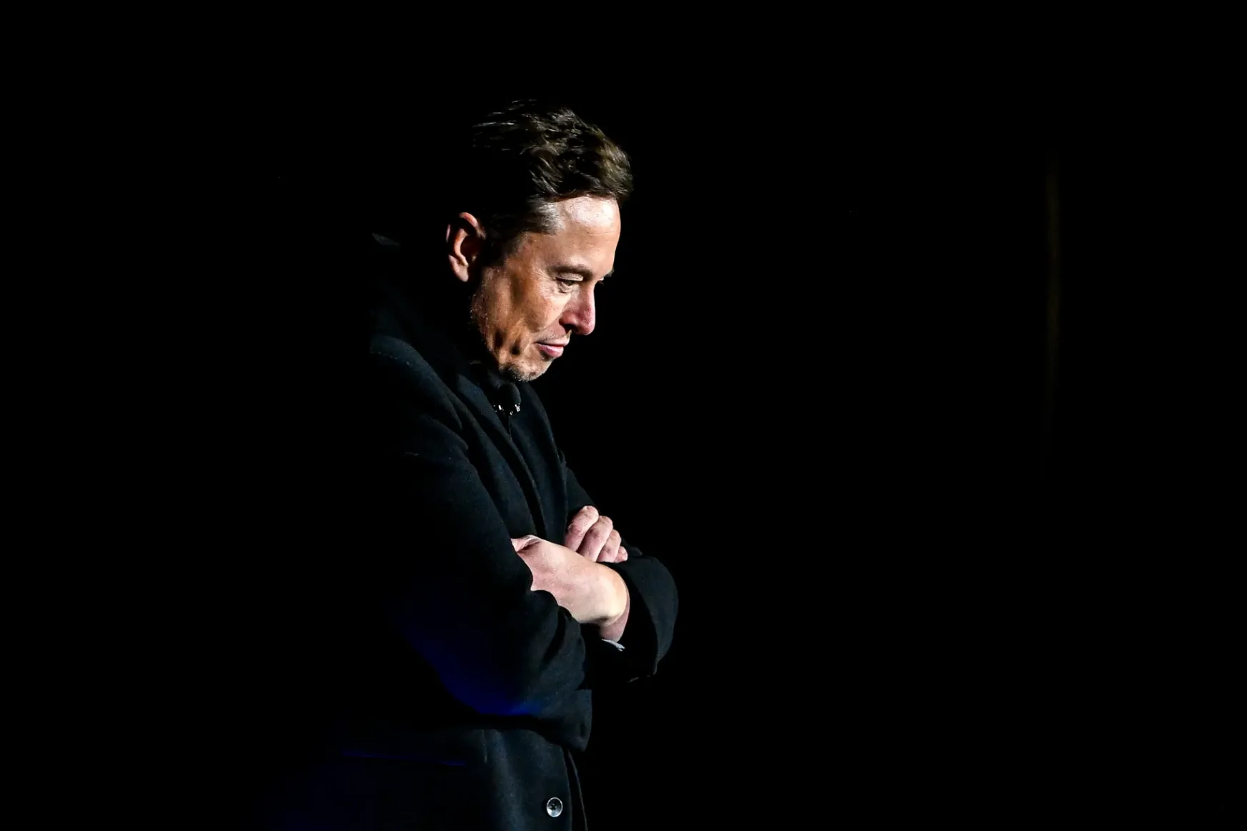 Elon Musk átverte a befektetőit egy Twitter-üzenettel, most menekül az esküdtszék elől