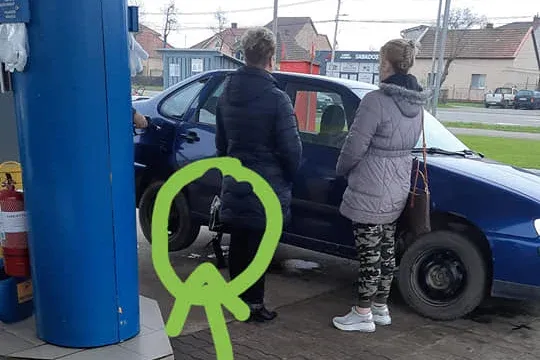 Van olyan magyarországi autós, aki emelővel oldja meg, hogy több üzemanyagot vigyen haza Romániából