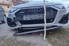 GTA Szeged: lopott egy luxusautót, jogsi nélkül száguldozott vele, balesetezett, elfogták