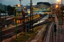 Lázár János minisztériuma szerint a szankciók és a rezsicsökkentés megvédése miatt fújták le a Nyugati pályaudvar felújítását