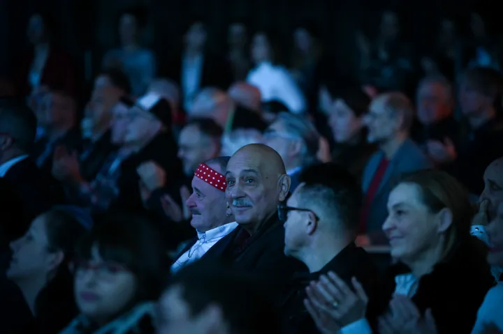 Csák János kulturális és innovációs miniszter a Zene Házában, a közönség soraiban Nagy Feró, Csoóri Sándor és Kovács Ákos is ott ült. – Fotó: Melegh Noémi Napsugár / Telex