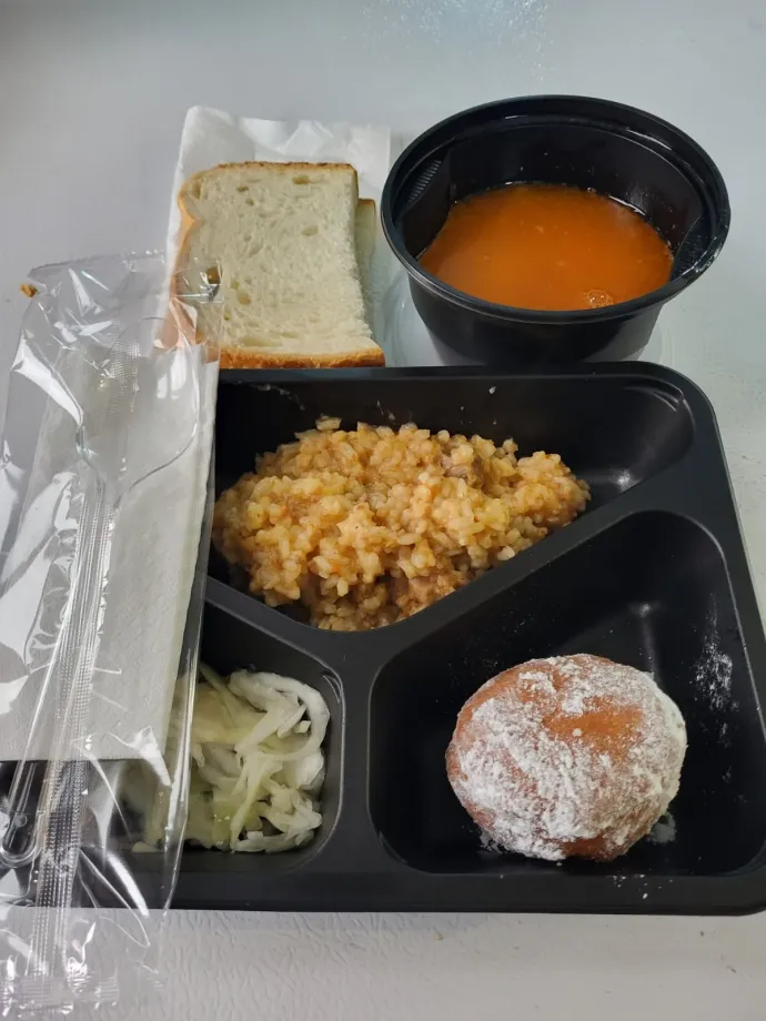 Meleg ebéd a nagygalambfalvi iskolában – Fotó: Kányádi Sándor Általános Iskola