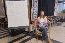 22 napja nem tart órákat az iskola folyosóján egyedül ülő tanárnő