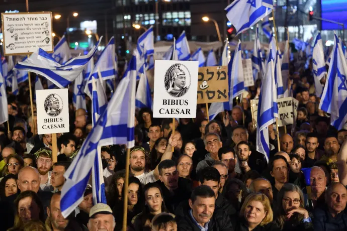 Százezren tüntettek Netanjahu kormánya ellen, az izraeli demokráciát féltik