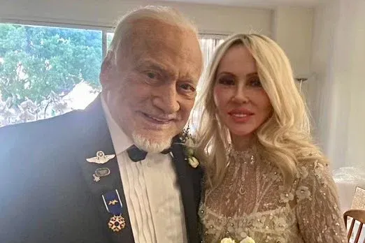 93. születésnapján vette el szerelmét Buzz Aldrin amerikai űrhajós