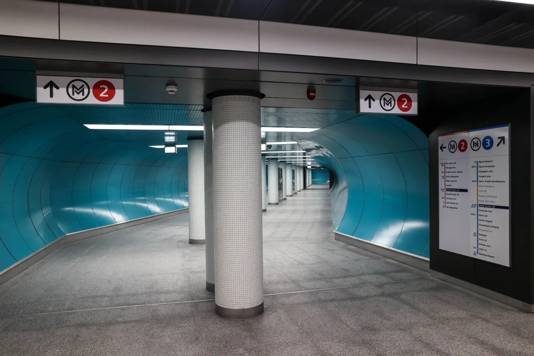 Felújított Deák téri metróállomás: itt van egész Budapest legabsztraktabb tere