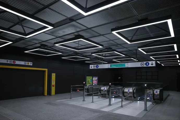 Felújított Deák téri metróállomás: itt van egész Budapest legabsztraktabb tere
