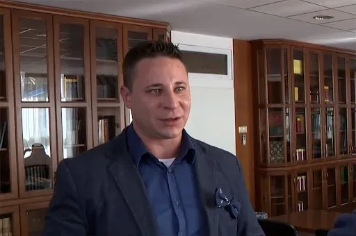 Az ügyészség megsemmisítette a Schadl György páncélszekrényében talált kompromittáló fényképeket