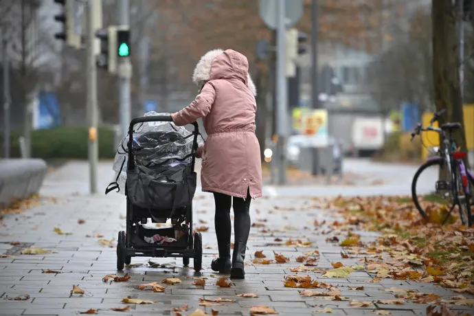 Pontosították, hogy melyik 30 alatti anyáknak jár az szja-kedvezmény