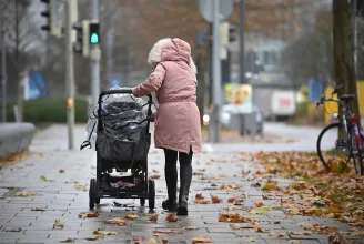Pontosították, hogy melyik 30 alatti anyáknak jár az szja-kedvezmény