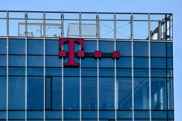 Vizsgálatot indított a médiahatóság a Magyar Telekom nullás díjszabású szerződései miatt