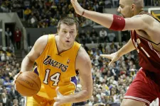 Egy ukrán kosaras eladta az NBA-bajnoki gyűrűit, hogy hazáját támogassa, a Lakers most adott neki két újat