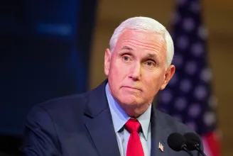 Donald Trump volt alelnökének otthonában is titkosított iratokat találtak