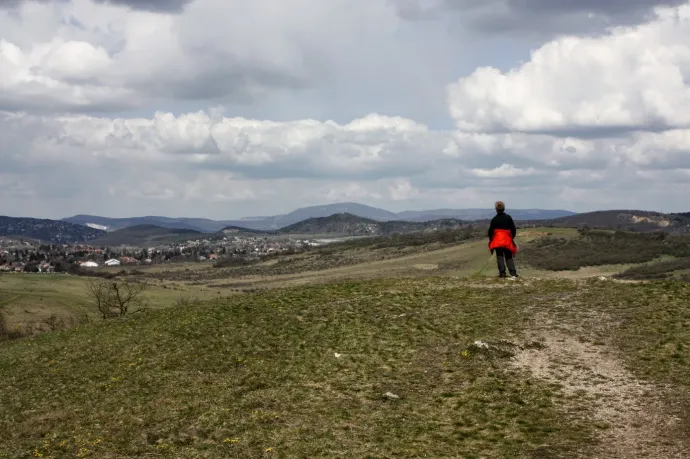 Fent: Homok-hegy, lent: Oroszlán-szikla – Fotó: Tenczer Gábor / Telex