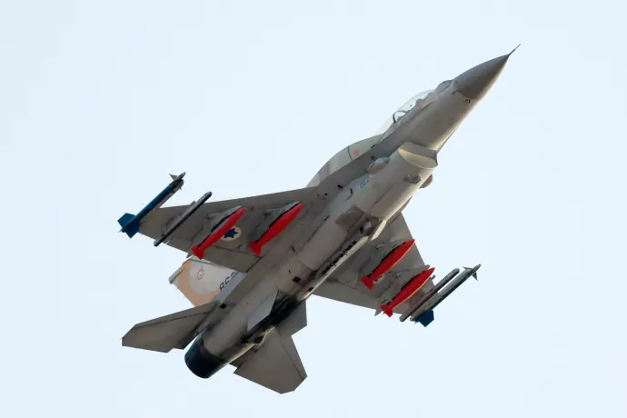 F-16-os repülőgép – Fotó: Jack Guez / AFP