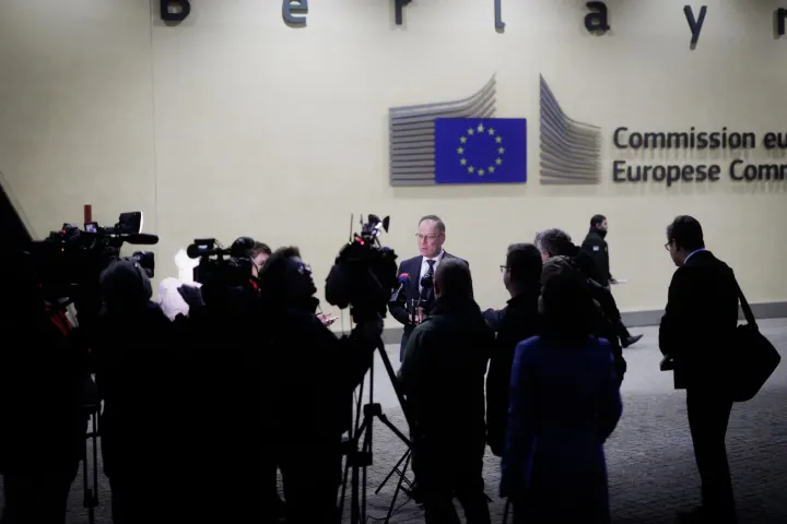 Navracsics Tibor miniszter a héten Brüsszelben tárgyalt, de a hitelt nem említette a sajtónak – Fotó: Facebook/ Navracsics Tibor