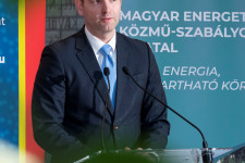 Finomhangolja a kormány a napelemes tiltást, párhuzamosan működhet a két paksi erőmű
