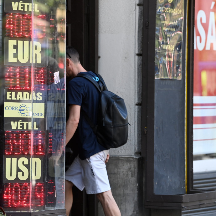 A régió többi fizetőeszközéhez képest is nagy menetelésben van a forint mostanában