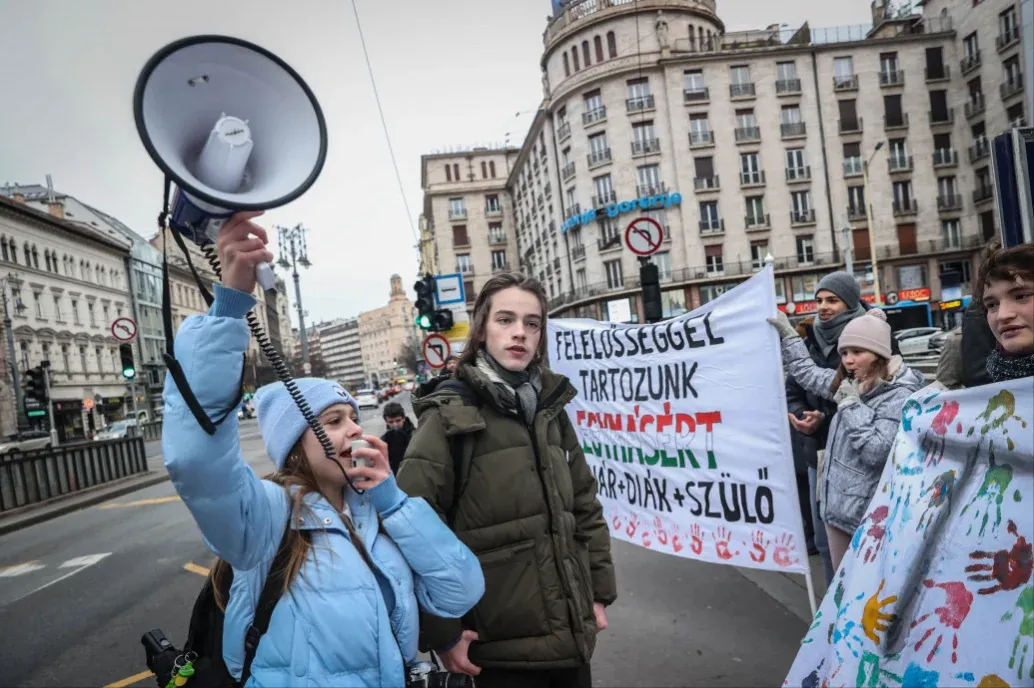 Dear Budapest! We are still fed up! – a few hundred students protested in downtown Budapest