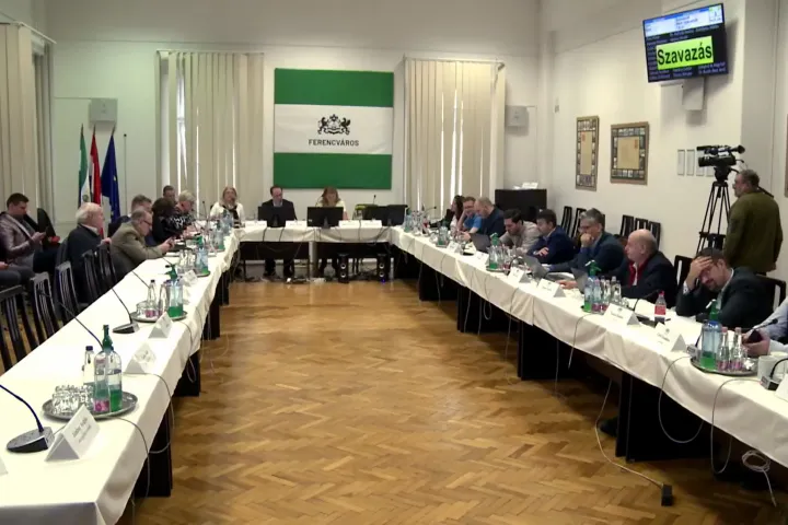 Ferencváros visszamenőleges rezsitámogatást szavazott meg, a Fidesz kivonult a testületi ülésről
