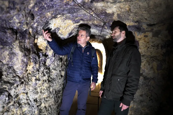 Megnéztük mit rejt az Ördög-orom lezárt katakombája