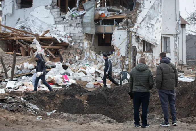 Egy orosz rakétacsapásban megrongálódott ház Glevaha településen, a Kijevi régióban 2023. január 27-én – Fotó: Oleksii Chumachenko / Anadolu Agency / Anadolu Agency via AFP