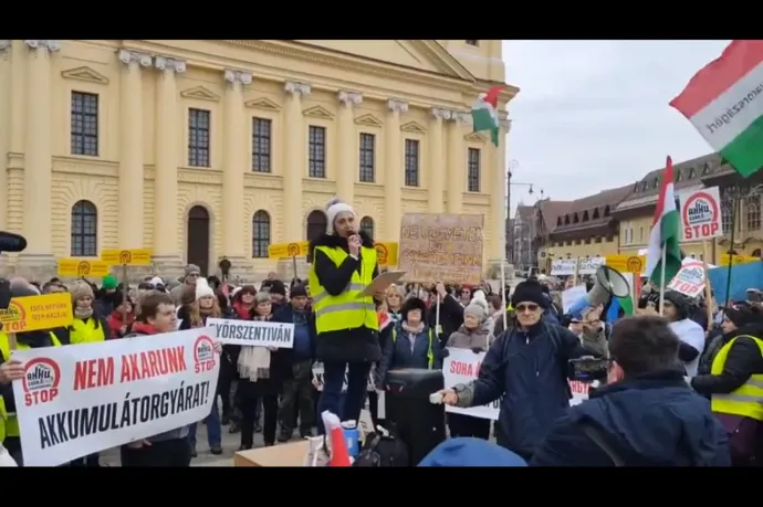 „Rossz ötlet volt az emberek háta mögött dönteni” – dühös lakók tüntettek a debreceni akkumulátorgyár ellen