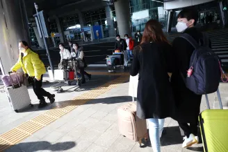 Öt férfi hónapok óta egy dél-koreai reptéren él, miután a sorozás elől elmenekültek Oroszországból