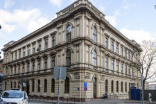 Egyre inkább csak Magyarországról és Oroszországról szól a közép-európainak szánt bank