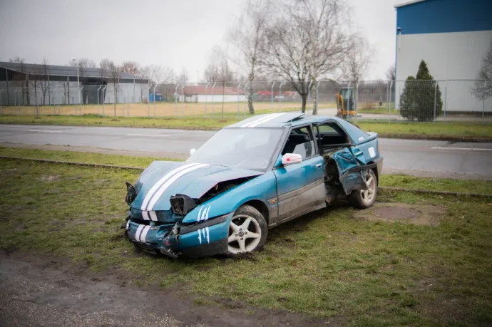 Pénteken is történt baleset az illegális autóversenyzők szegedi paradicsomában