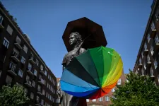 Medián: Nem csökkent a társadalom elfogadása az LMBTQI-emberek felé