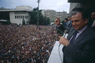 Mossa a kezét a legfelsőbb bíróság: arra hivatkozva, hogy Iliescu nem volt elnök '89 decemberében, elutasítja az illetékességet
