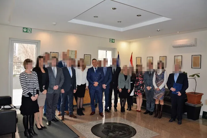 A tíz új végrehajtó, a minisztérium képviselői és Schadl György a végrehajtók eskütételén 2020. február 5-én – Fotó: Magyar Bírósági Végrehajtói Kar 