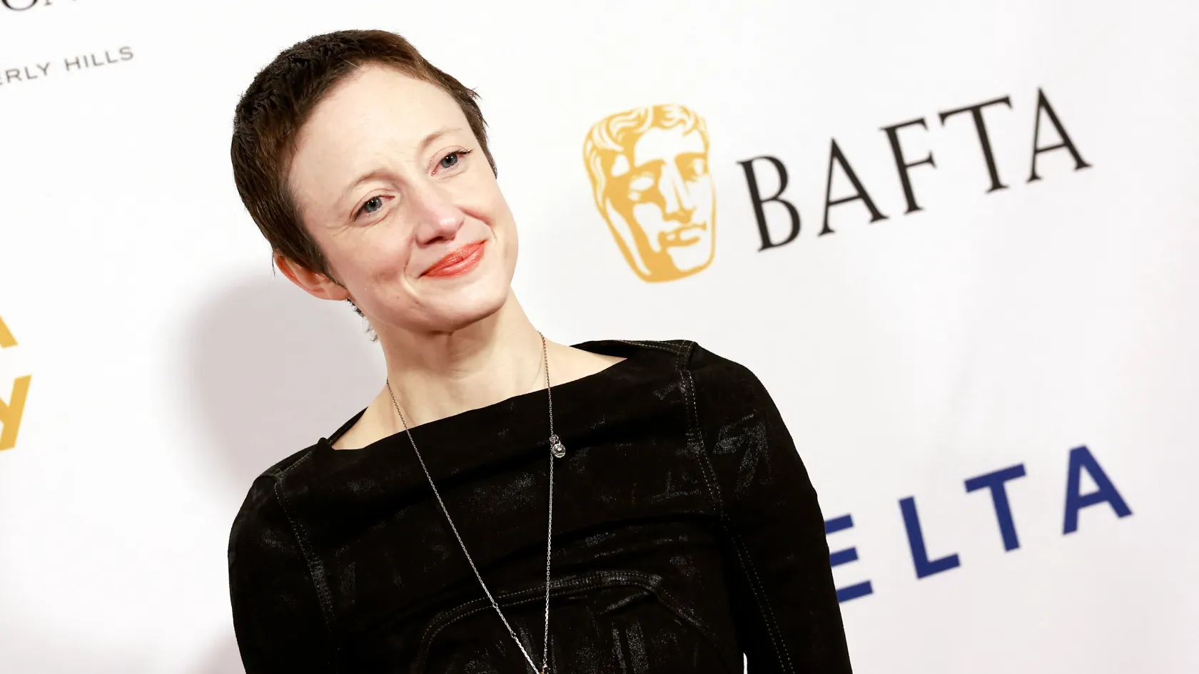 Andrea Riseborough megtarthatja az Oscar-jelölését, de az Akadémia pontosítani fogja a kampányszabályokat