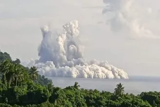 Tenger alatti vulkán tört ki a csendes-óceáni Vanuatunál