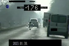 Túltolta az előzést: 176 km/h-ig gyorsított főúton, és közben jöttek vele szemben