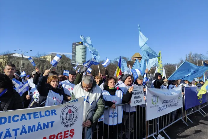 Bukarestben tüntettek a tanügyi szakszervezetek, béremelést követeltek