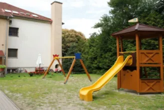 Kirúgták az újpesti gyermekotthon vezetőjét, ahol egy ötéves kislányt molesztálhattak
