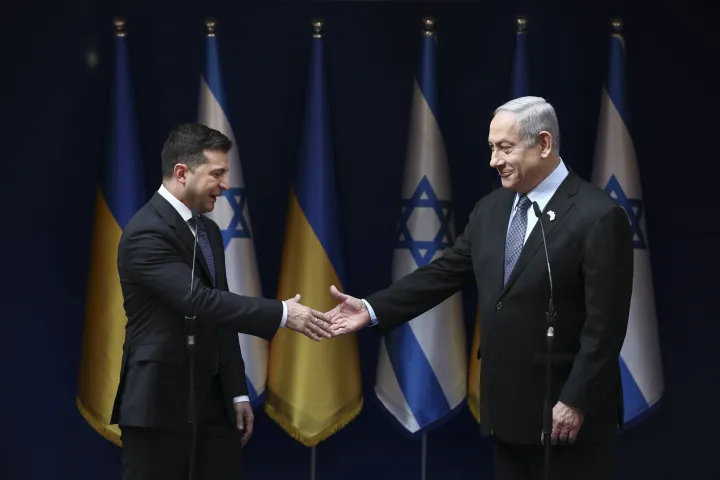 Benjámin Netanjahu és Volodimir Zelenszkij 2020-ban- Fotó: Oded Balilty / MTI / EPA / AP 