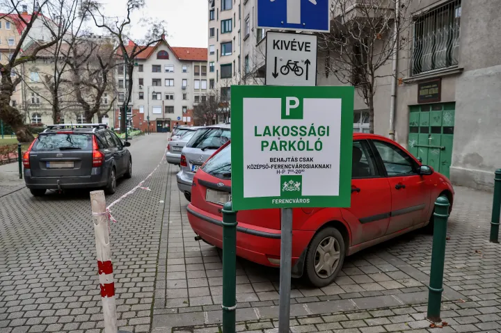 Lakossági parkolók a Ferencvárosban – Fotó: Huszti István / Telex