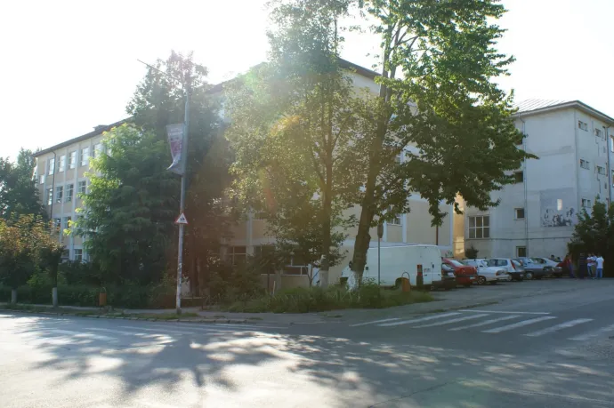 Speciális nevelési igényű iskolatársait bántalmazta egy 15 éves fiú Bákóban, őrizetbe vették