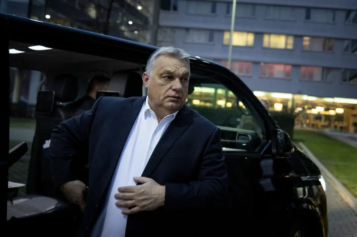 Orbán: Nem lassulhat a honvédség fejlesztése