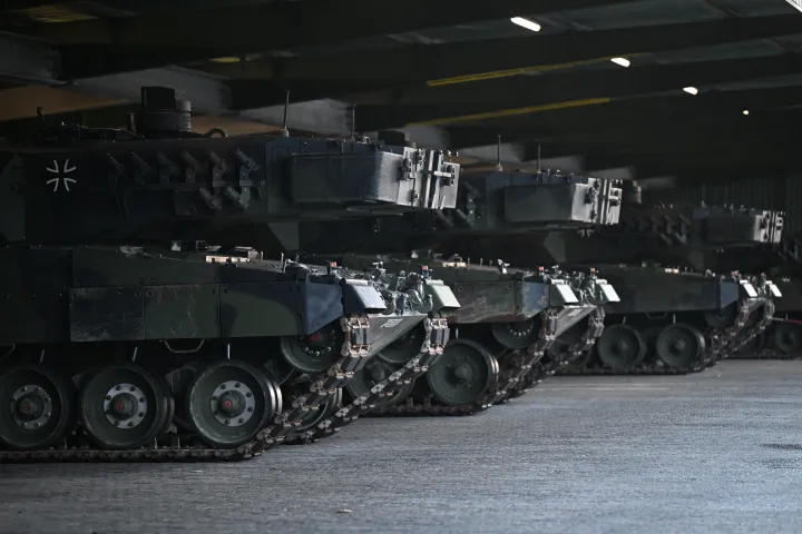 Leopard 2-es tankok – Fotó: Ina Fassbender / AFP or licensors