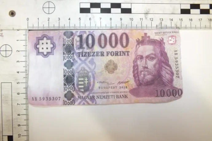 Tintasugaras nyomtatóval készített egy tízezrest, de lebukott vele a presszóban